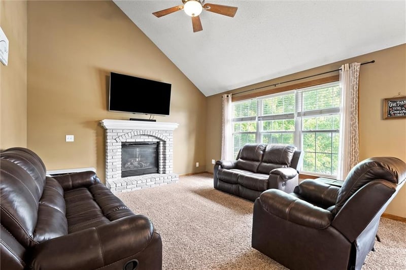 4303 102 St, Kansas City, MO 64156