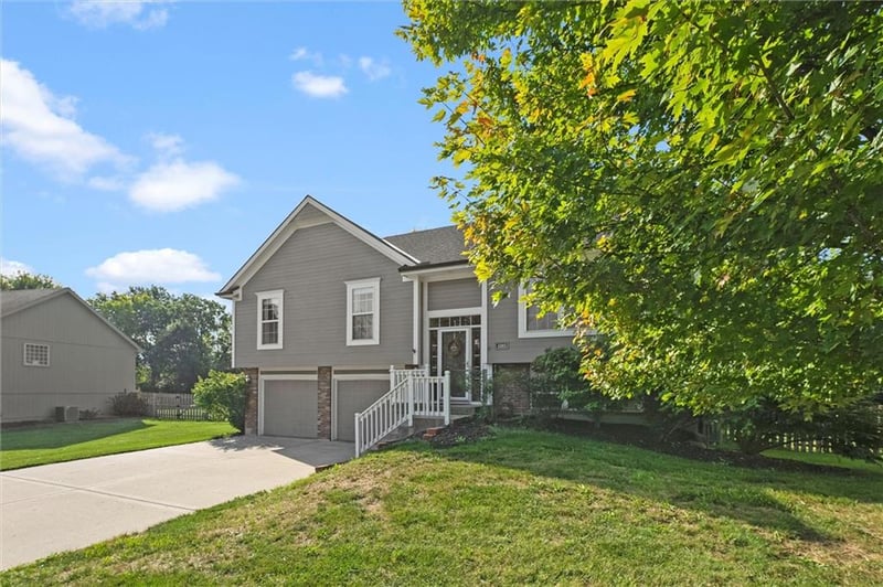 4303 102 St, Kansas City, MO 64156