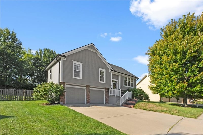 4303 102 St, Kansas City, MO 64156