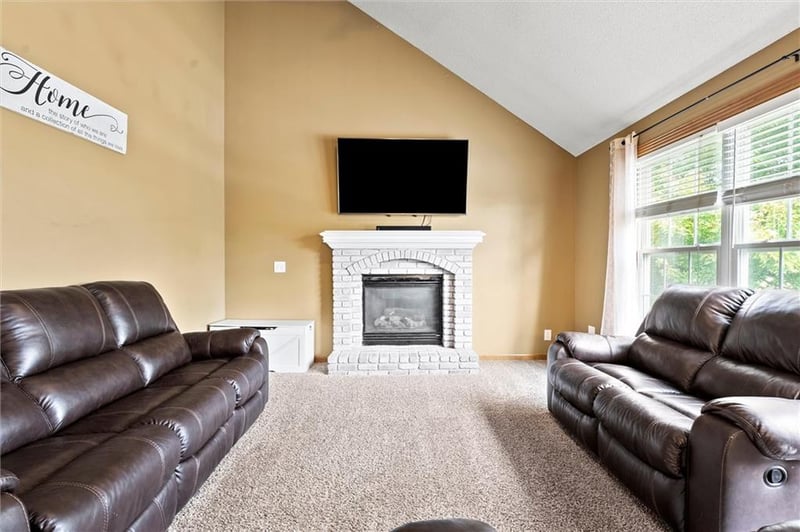 4303 102 St, Kansas City, MO 64156