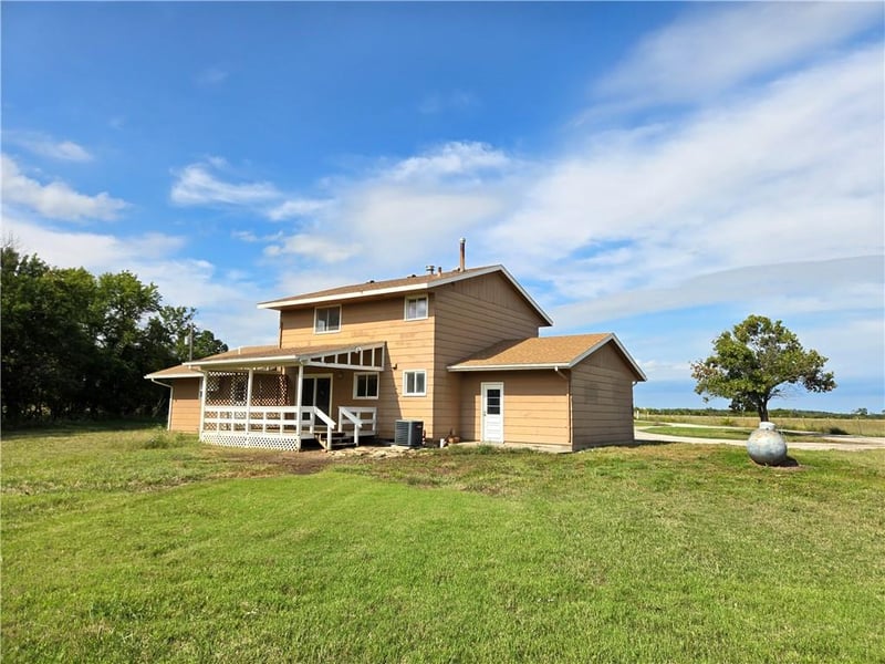 1684 8th St, Severy, KS 67137