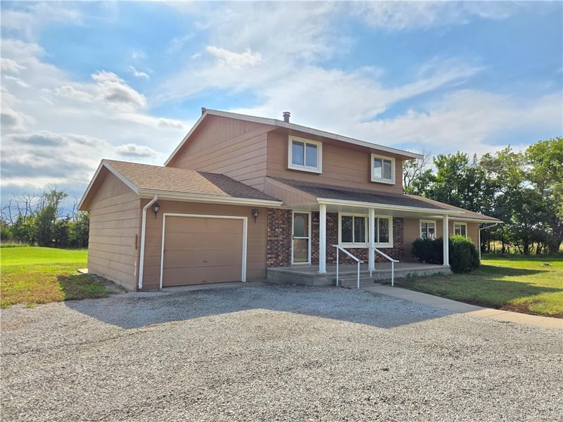 1684 8th St, Severy, KS 67137