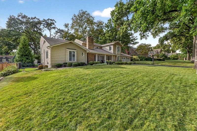 6010 Reinhardt Dr, Fairway, KS 66205