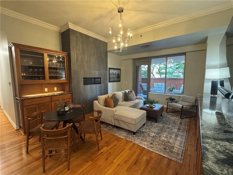 4900 Central St #101, Kansas City, MO 64112