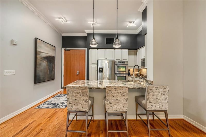 4900 Central St #101, Kansas City, MO 64112