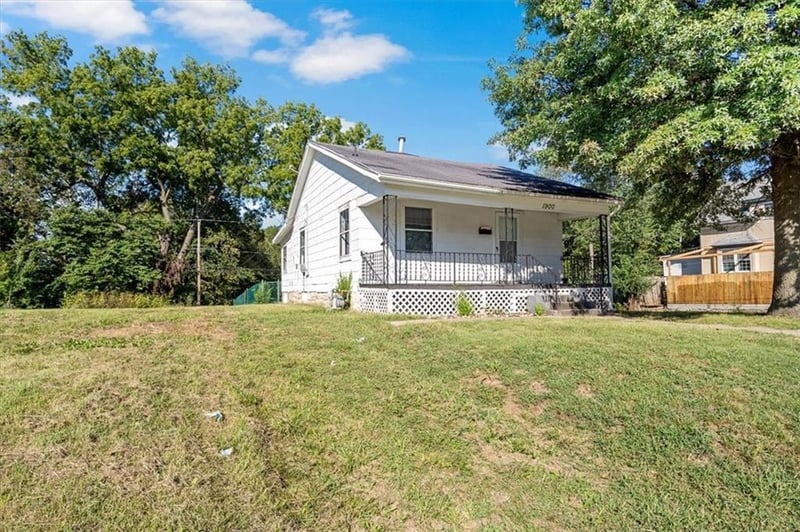 1900 Ewing Ave, Kansas City, MO 64126