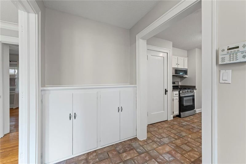 635 61st St, Kansas City, MO 64110