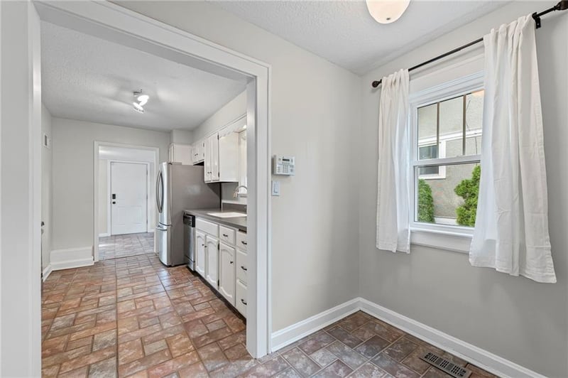 635 61st St, Kansas City, MO 64110