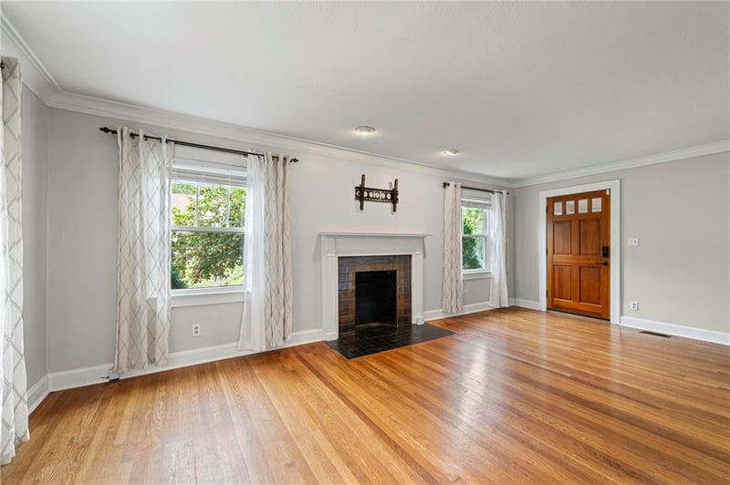 635 61st St, Kansas City, MO 64110