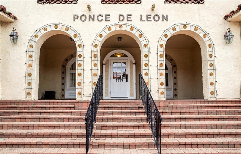 4555 Main St #204, Kansas City, MO 64111