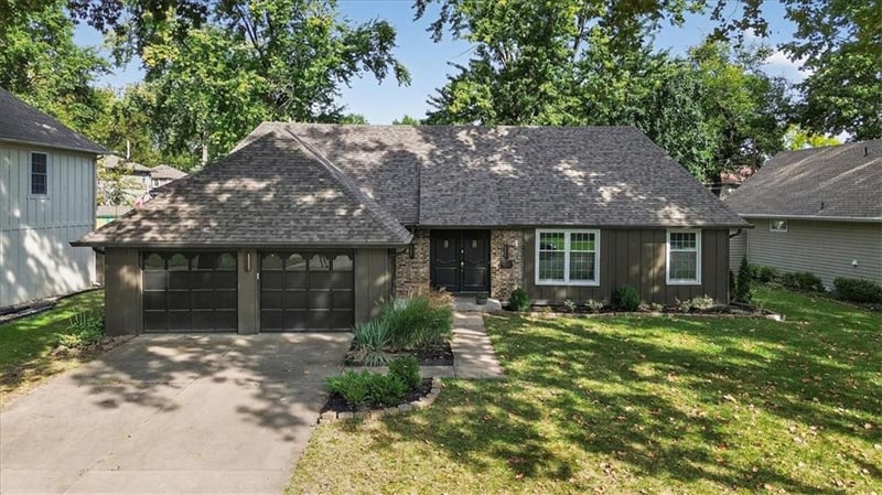 9804 100th Ter, Overland Park, KS 66212