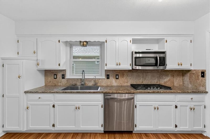 9804 100th Ter, Overland Park, KS 66212