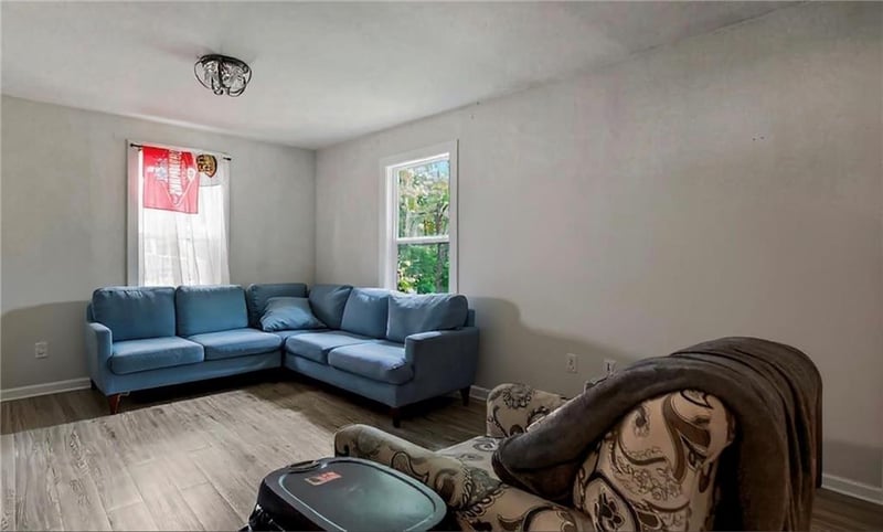4032 Kensington Ave, Kansas City, MO 64130