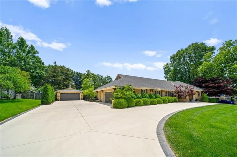 1219 W 64th Ter, Kansas City, MO 64113