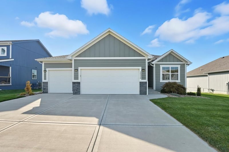 3534 Corbin Dr, Lee's Summit, MO 64082