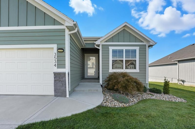 3534 Corbin Dr, Lee's Summit, MO 64082