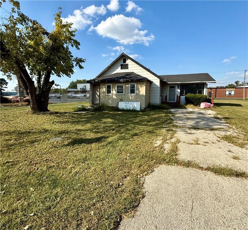 1205 Vermont St, Elwood, KS 66024