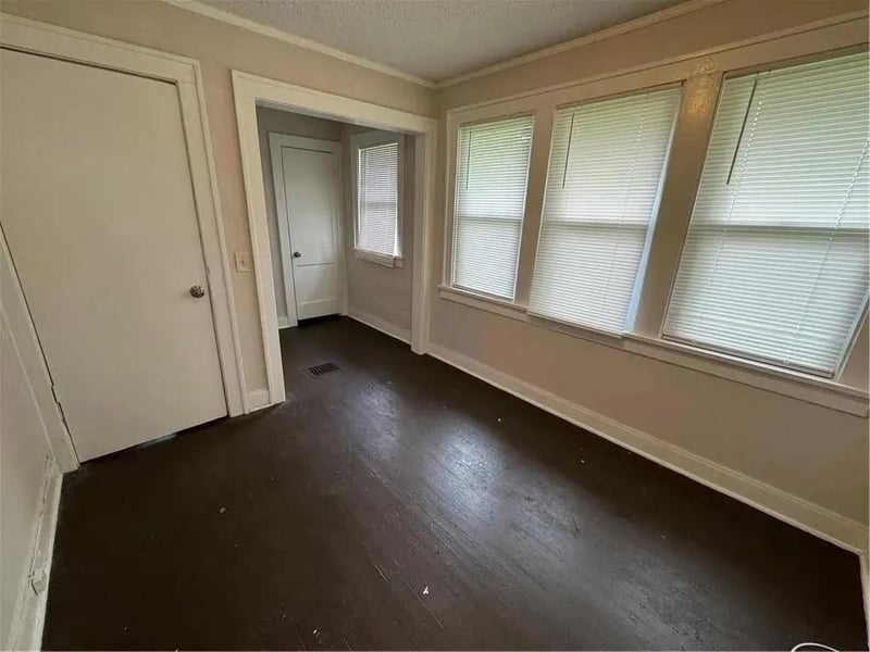 5107 Olive St, Kansas City, MO 64130