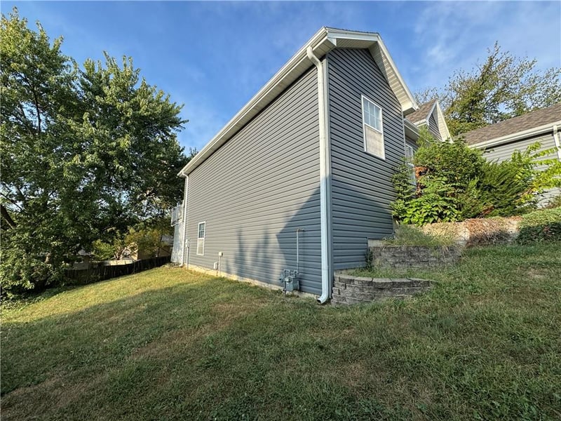 1219 Windcrest Ct, Grain Valley, MO 64029