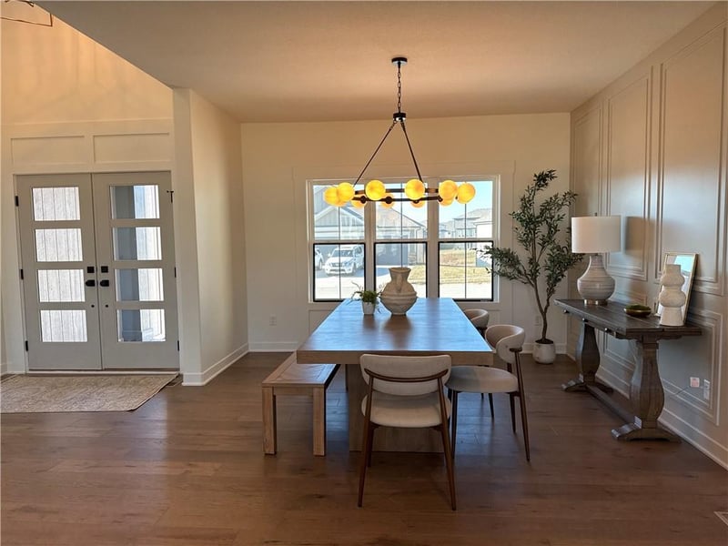 13508 Terrace Park Dr, Parkville, MO 64152