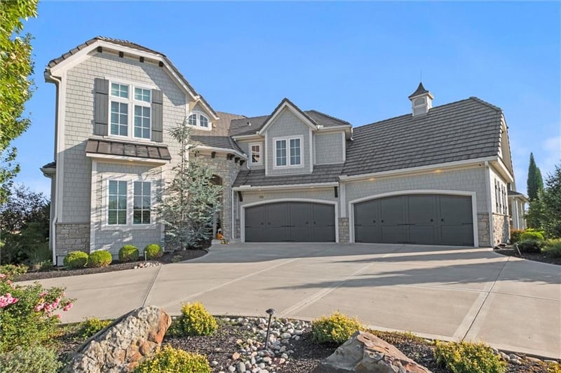 16121 Paradise St, Overland Park, KS 66221