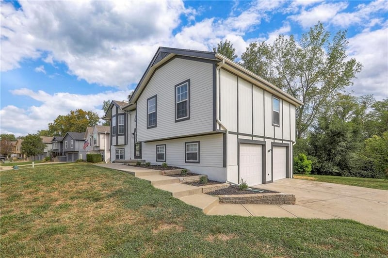 10615 Ditman Ave, Kansas City, MO 64157