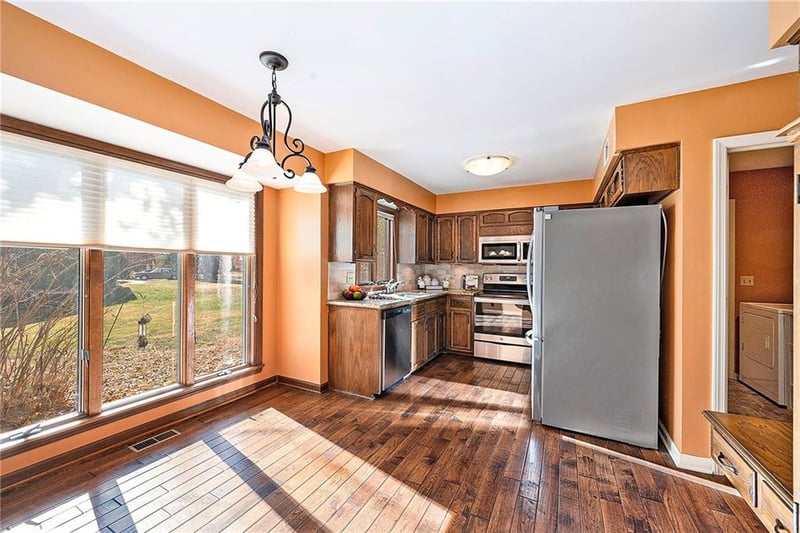 10517 102nd Ter, Overland Park, KS 66214