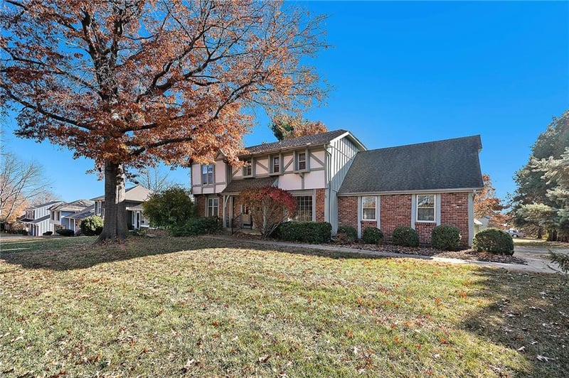 10517 102nd Ter, Overland Park, KS 66214