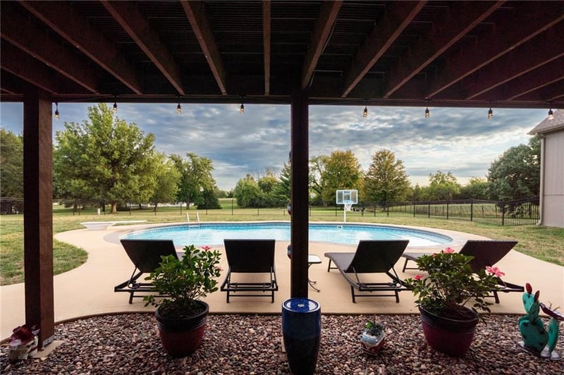 25601 W 69th Ter, Shawnee, KS 66226