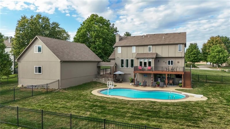 25601 W 69th Ter, Shawnee, KS 66226
