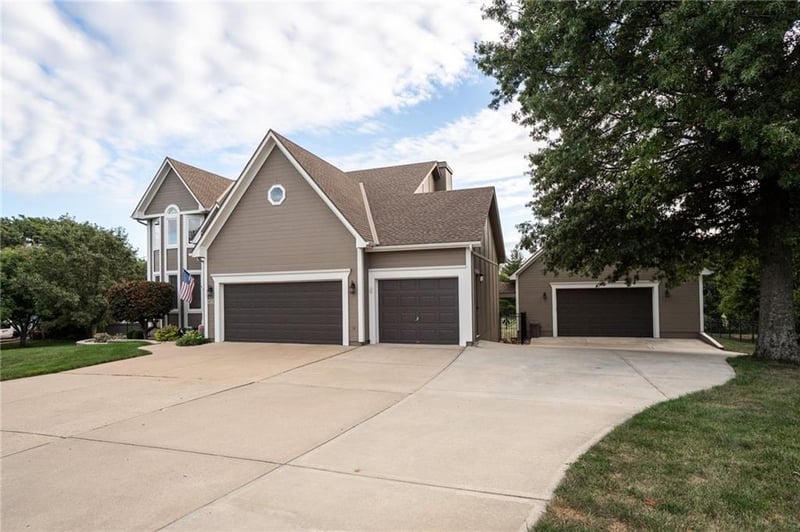 25601 W 69th Ter, Shawnee, KS 66226