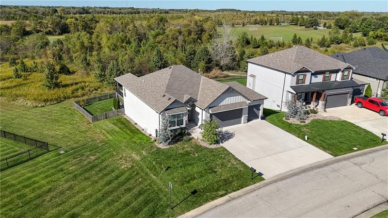 512 Wilds Pw, Greenwood, MO 64034