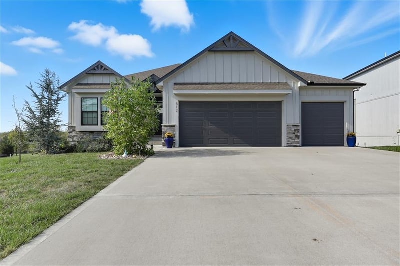 512 Wilds Pw, Greenwood, MO 64034