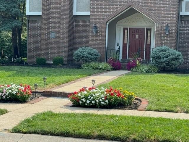 317 Camelot Dr, Liberty, MO 64068