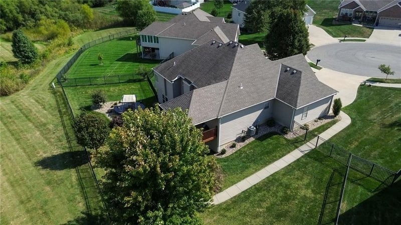 3804 Kingston Ct, St Joseph, MO 64506