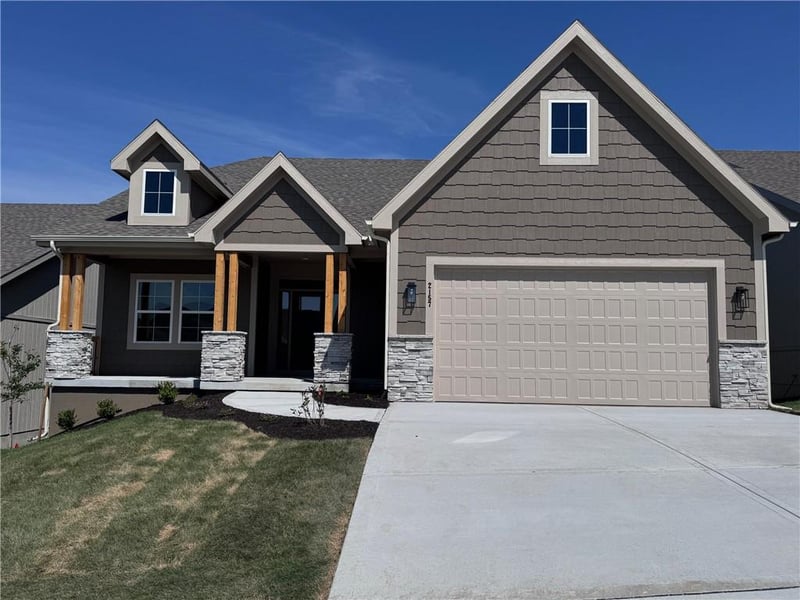 2157 Black Walnut Dr, Liberty, MO 64068