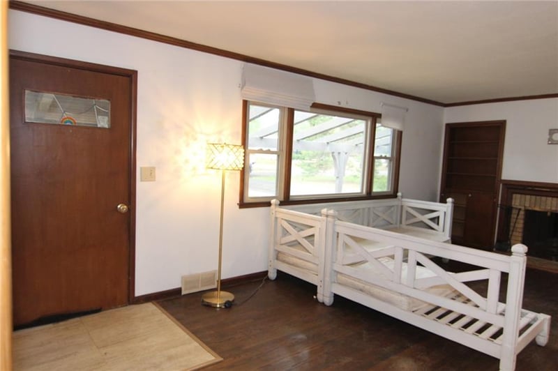 1204 108th St, Kansas City, MO 64131