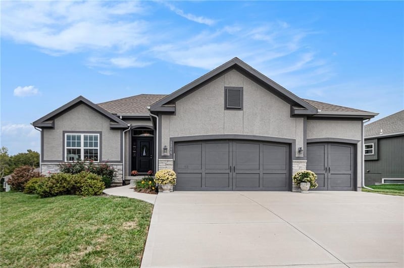 1216 NE 123rd St, Kansas City, MO 64165