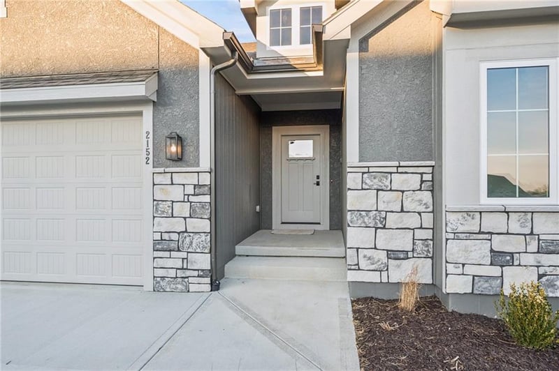 2152 Black Walnut Dr, Liberty, MO 64068