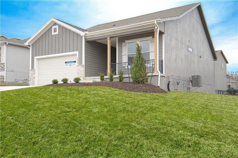 25257 142nd St, Olathe, KS 66061
