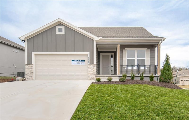 25257 142nd St, Olathe, KS 66061