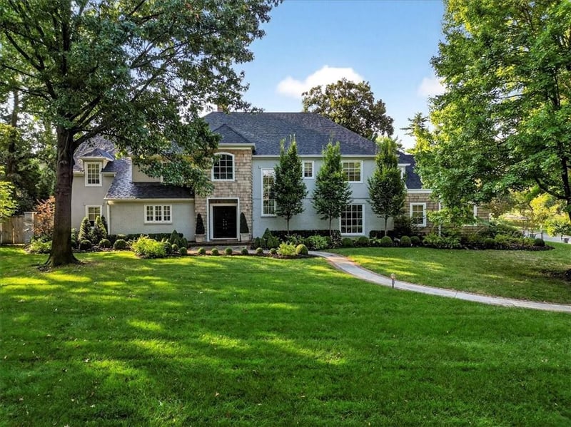 1055 54th St, Kansas City, MO 64112