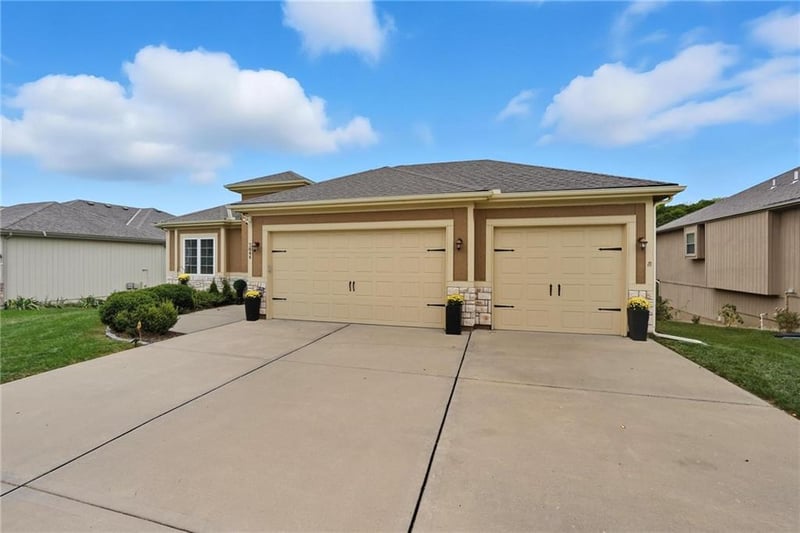 7844 Walrond Ave, Kansas City, MO 64119