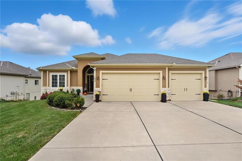 7844 Walrond Ave, Kansas City, MO 64119