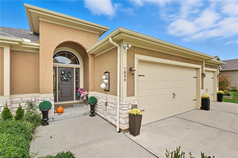 7844 Walrond Ave, Kansas City, MO 64119