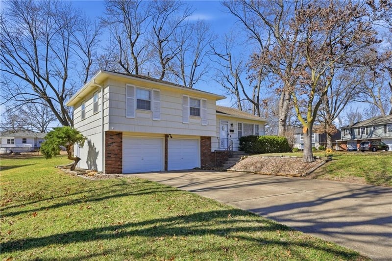 200 Yost Ave, Lee's Summit, MO 64081