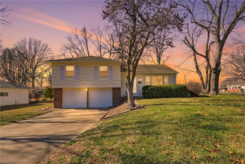 200 Yost Ave, Lee's Summit, MO 64081