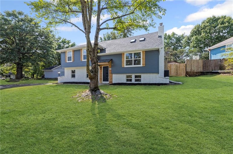 11005 Walnut Creek Dr, Kansas City, MO 64152