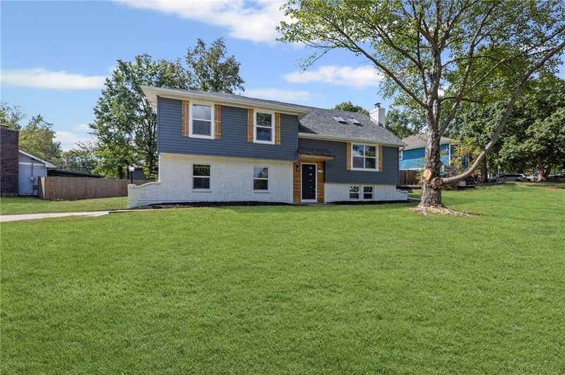 11005 Walnut Creek Dr, Kansas City, MO 64152