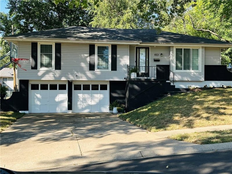 12108 57th Ter, Kansas City, MO 64133